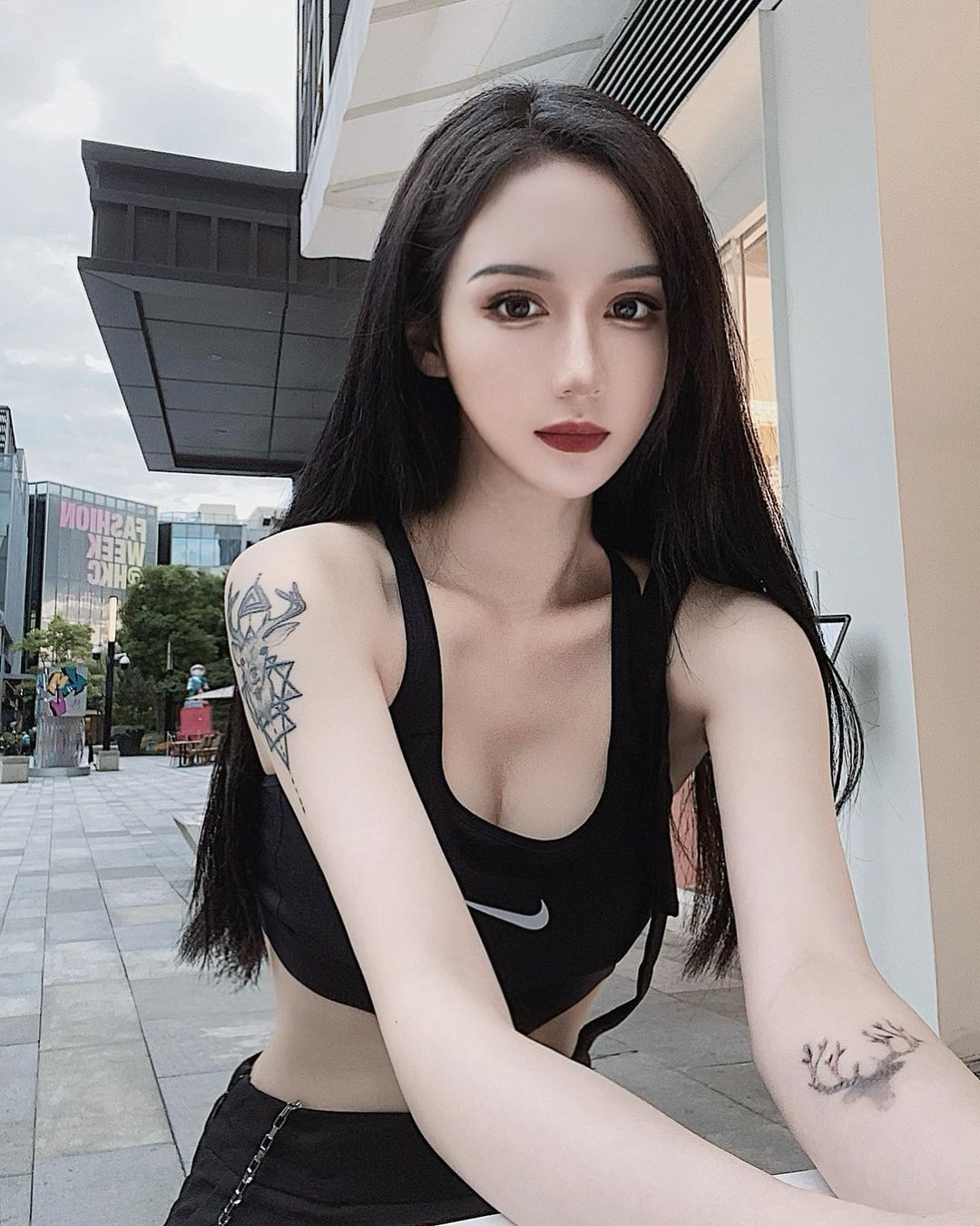 行走的美腿精 WENN 美图在线看