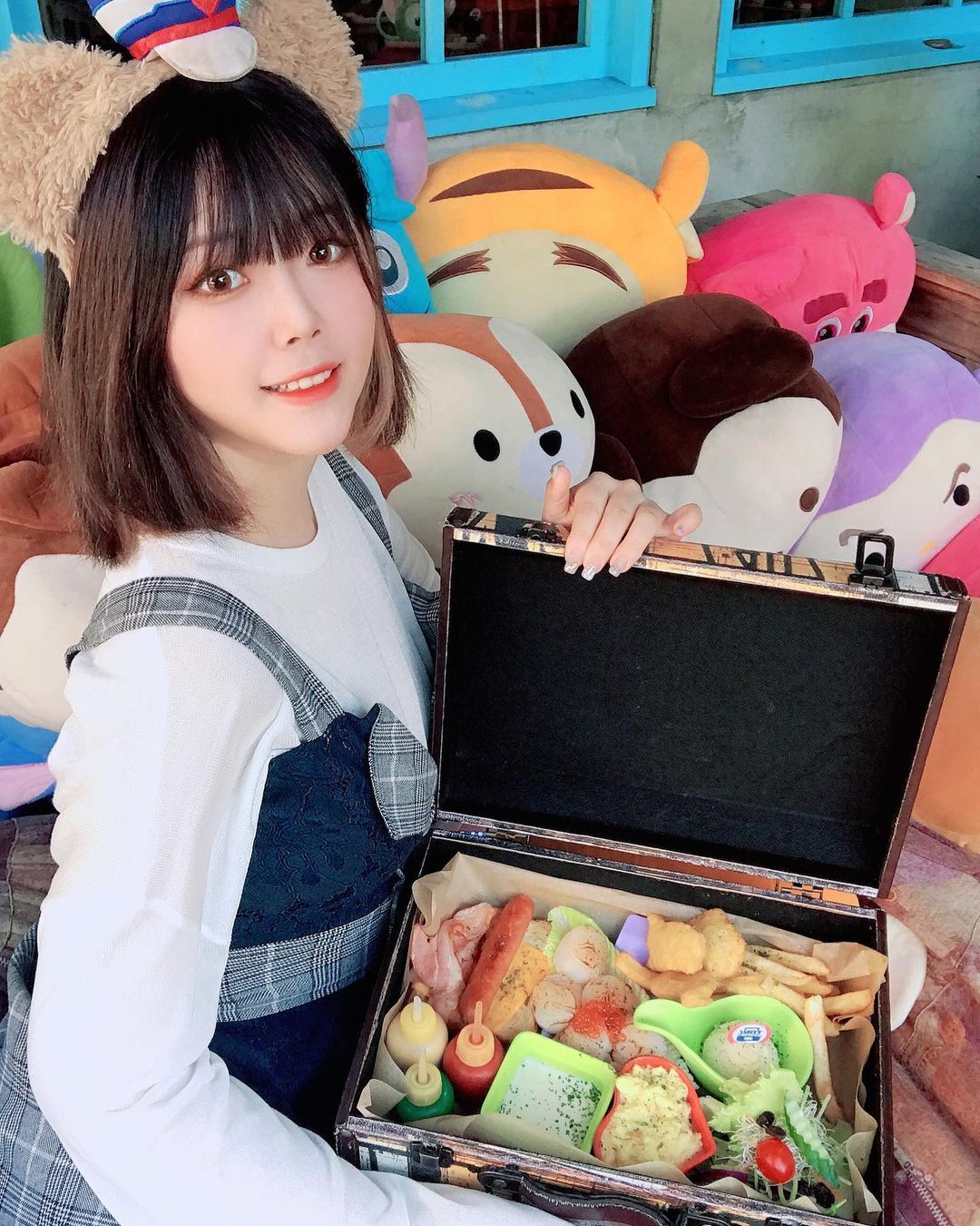 Fairy 性感又抚媚的模样…让人不禁想