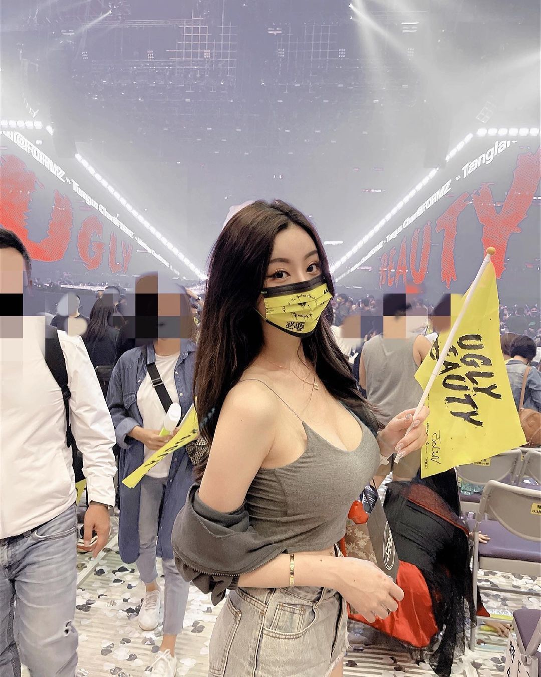 台湾口罩妹 BirdyBirdy 美图在线分享