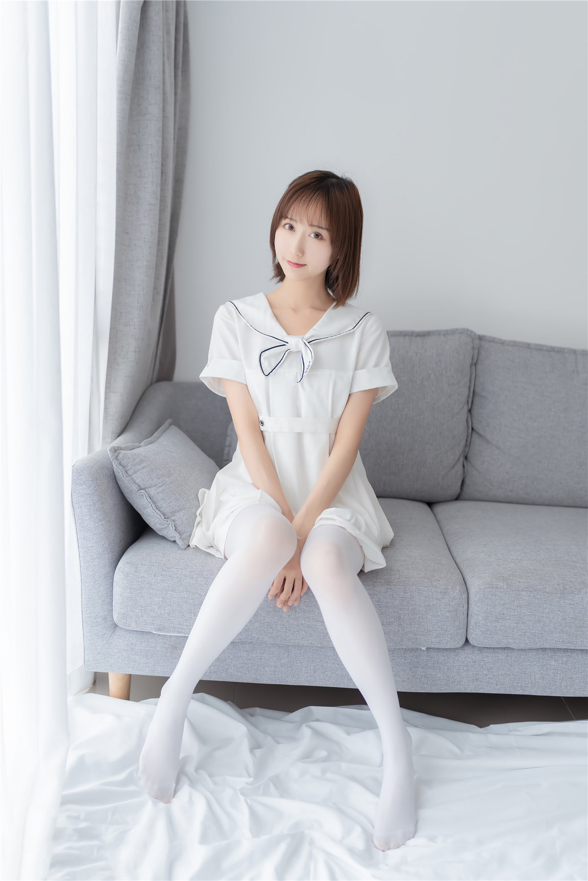 木绵绵OwO 纯情白裙